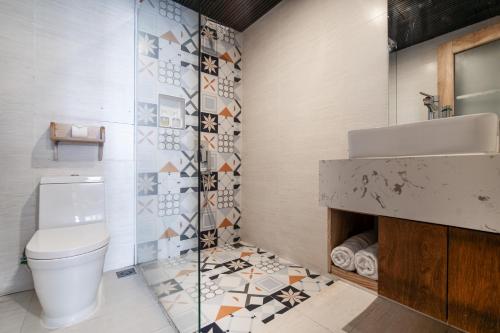 Koupelna v ubytování DOMA by HSuites Hotel & Apartment