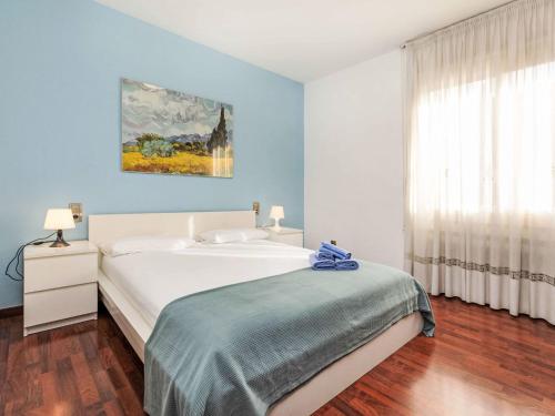 Apartment Sants-Les Corts Galileu by Interhome