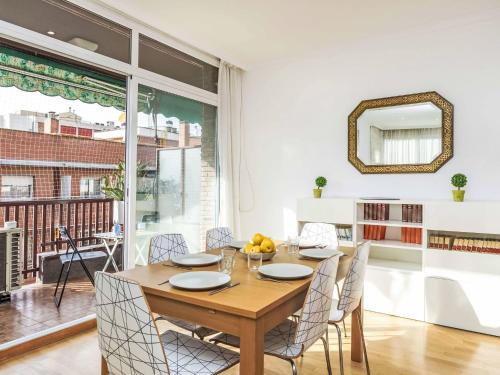 Apartment Sants-Les Corts Galileu by Interhome