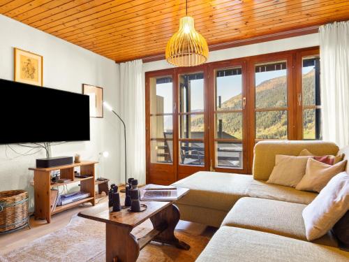 TV a/nebo společenská místnost v ubytování Apartment Aragon B48 by Interhome