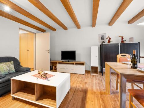 TV a/nebo společenská místnost v ubytování Apartment Silence-2 by Interhome