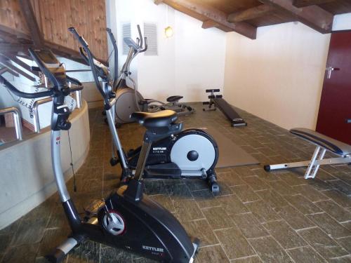 Fitness centrum a/nebo fitness zařízení v ubytování Apartment Am Dürrbach 5-517 by Interhome