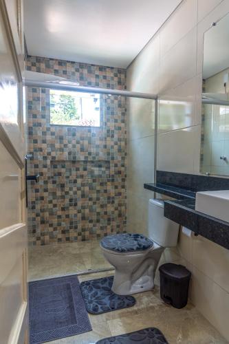a bathroom with a toilet and a sink at Villa Sunset in Arraial d'Ajuda