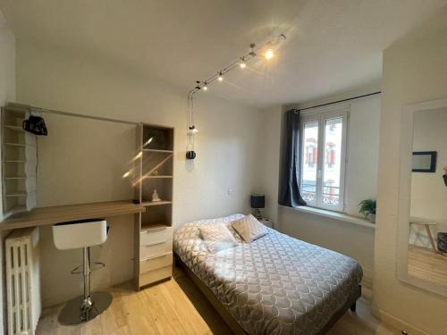 a small bedroom with a bed and a window at Lion d'or 23 - Chambre meublée et équipée en centre-ville in Montluçon