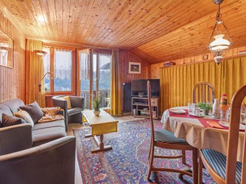 Μια τηλεόραση ή/και κέντρο ψυχαγωγίας στο Apartment Eigersonne by Interhome