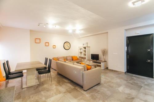 Modern apartment in Sevilla for largue groups