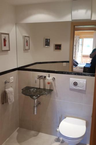 Bilik mandi di Apartment Farfalla by Interhome