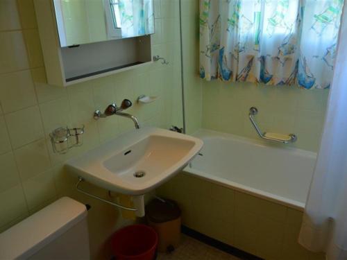 Koupelna v ubytování Apartment Rehweid - EG by Interhome