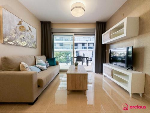 Televisyen dan/atau pusat hiburan di Suite Terraza Estreno