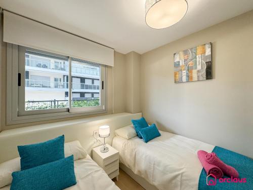 a bedroom with two beds and a window at Suite Terraza Estreno in Cabanes