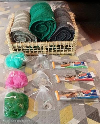 a basket of towels and other items on a floor at StudioRD Copacabana 250m da praia esquina com a Rua do Copacabana Palace Rodolfo Dantas in Rio de Janeiro