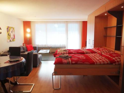 Postel nebo postele na pokoji v ubytování Apartment Sunnmatt West Wohnung 744 by Interhome