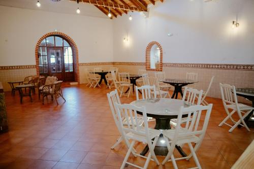 a dining room with tables and chairs in a room at Cangalho Village House Premium in Azueira