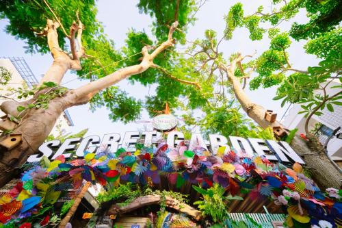 Taman di luar SECRET GARDEN Hostel - WANDERNEST Cat Ba