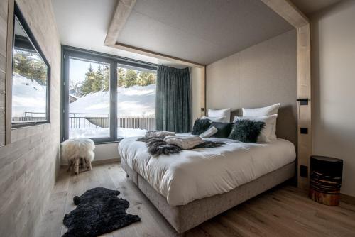 Postel nebo postele na pokoji v ubytování New modern chalet with skis on