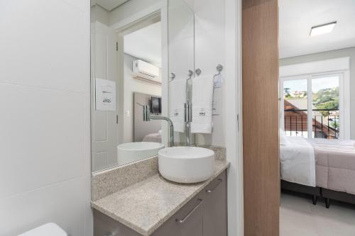 Un baño de Aconchego Perfeito na Serra by Achei Gramado