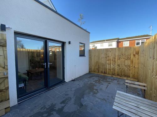 Light-filled Eco-home with Patio photo 33