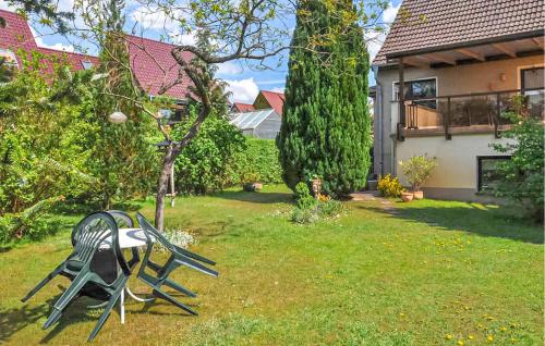 a bench sitting in a yard next to a house at Ferienwohnung Neustrelitz in Neustrelitz