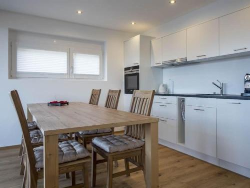 Kuchyň nebo kuchyňský kout v ubytování Apartment Huwetz 2- OG Süd by Interhome