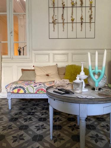 Ein Sitzbereich in der Unterkunft Le logis blanc bed&breakfast