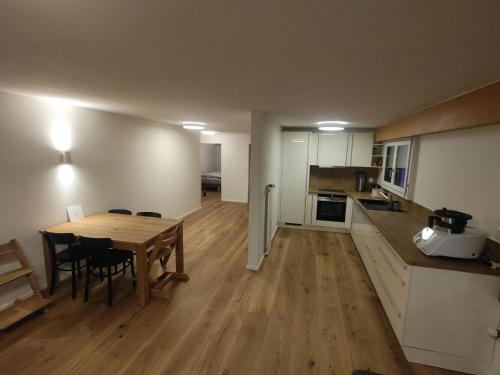 Kuchyň nebo kuchyňský kout v ubytování Apartment Lenk Unique by Interhome