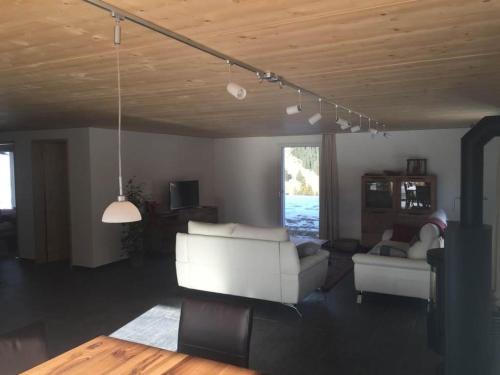 Χώρος καθιστικού στο Apartment Chesa Parpan by Interhome