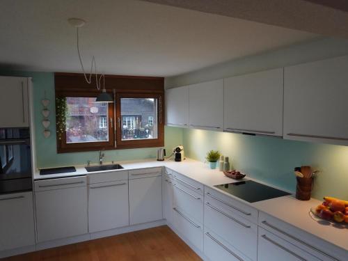 Una cocina o zona de cocina en Apartment Chalet Ilge by Interhome