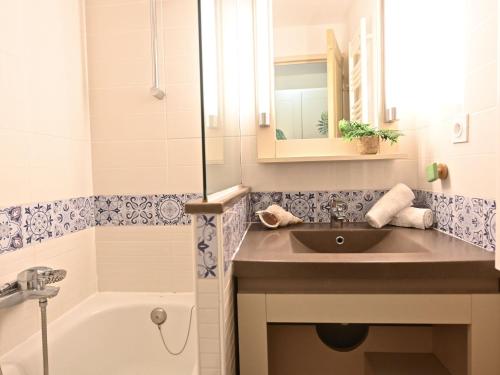 Apartment L'Esquinade J3 029 by Interhome