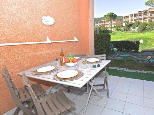 Apartment L'Esquinade J3 029 by Interhome