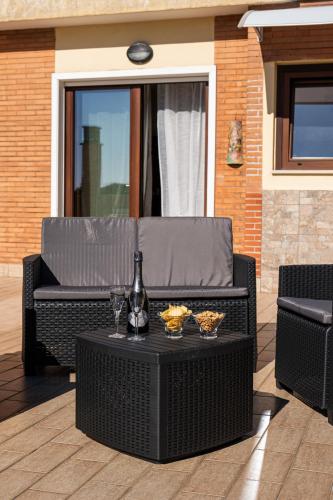 a black wicker chair and table on a patio at a casa di Ma Gi in Ciampino