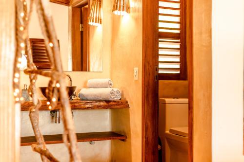 a bathroom with a sink and a mirror at A Piscina Itaca in Barrinha