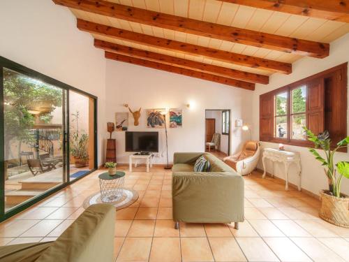 Posezení v ubytování Holiday Home Sa Taulera by Interhome