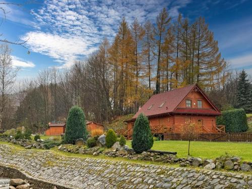 Dom przy Wodospadzie Łomniczki