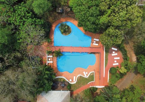 an overhead view of a swimming pool in a park at El Leñador by DOT Cabana in Puerto Iguazú