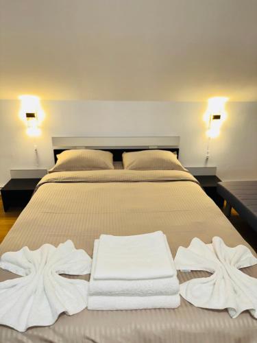 a bedroom with a bed with towels on it at Casa Montana in Predeal