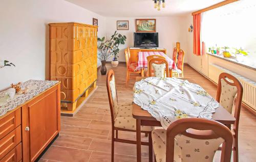 TV a/nebo společenská místnost v ubytování Ferienwohnung Mönchgut