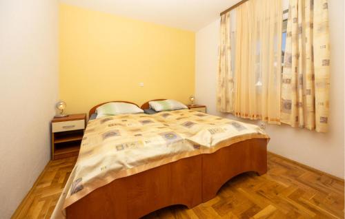 Amazing Apartment In Okrug Gornji With Wifi