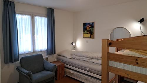 Ένα ή περισσότερα κρεβάτια σε δωμάτιο στο Ladina 74 (363 Ko)