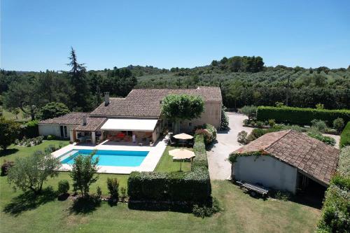 Πισίνα στο ή κοντά στο Semi-detached provencal farm with swimming pool