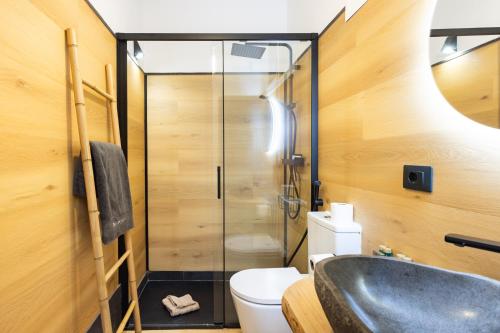 a bathroom with a shower and a sink and a toilet at Happy Home by Olax Rentals in Callao Salvaje