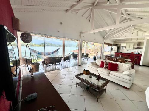 a living room with a couch and a table at Eco Sapê House in Angra dos Reis