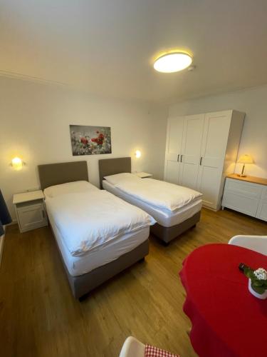 Postel nebo postele na pokoji v ubytování Gasthaus Sonnen