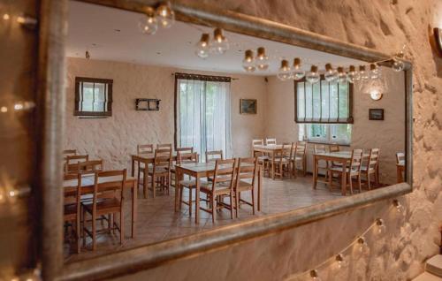 Εστιατόριο ή άλλο μέρος για φαγητό στο 12 Bedroom Stunning Home In Debina