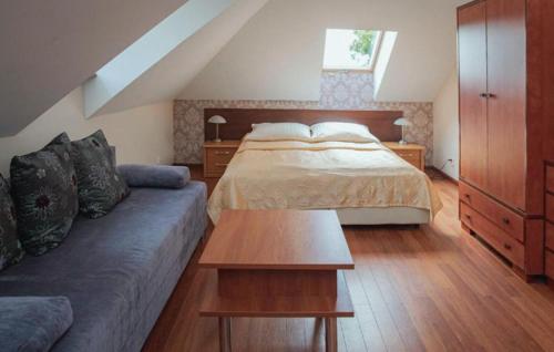 Ένα ή περισσότερα κρεβάτια σε δωμάτιο στο 12 Bedroom Stunning Home In Debina