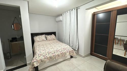 En eller flere senge i et værelse på Lacy Silva Oliveira