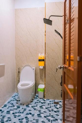 Vannituba majutusasutuses Hiếu Sang 68 Hostel & Villas Seaview Bến tàu Rạch Giá miễn phí xe đón tiễn 24l24