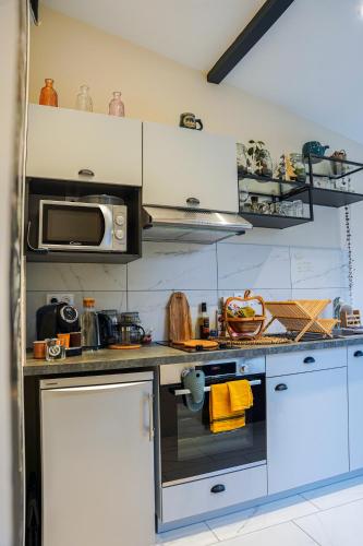 Una cocina o zona de cocina en Gîte de charme 4 étoiles avec SPA privatif