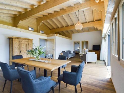 Ein Sitzbereich in der Unterkunft Hidden Retreats Alpine Edge