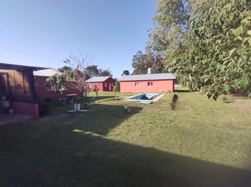 Taman di luar complejo parenzo