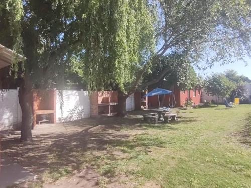 Taman di luar complejo parenzo